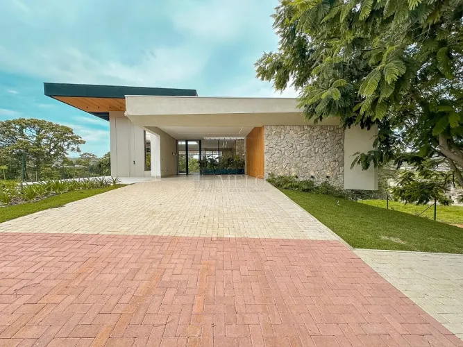 Belíssima Casa no Condomínio Gran Royalle a Venda R$3.190.000,00