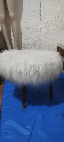 Lindo banco retrô bem conservado ótimo para decorar ou até mesmo sentar normal