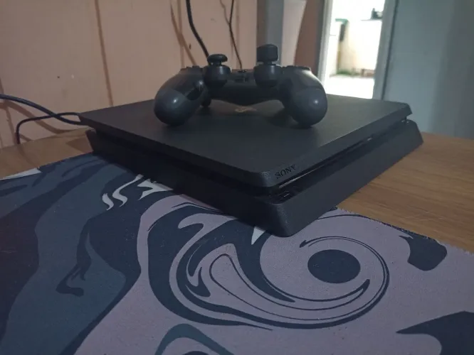 Ps4 slim de 1 tera +monitor primetek 180hz + 5 jogos midia fisica