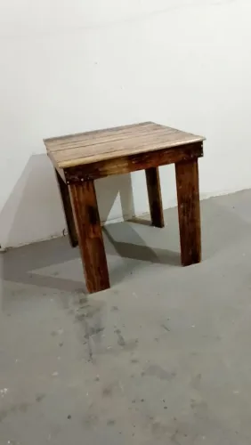 Mesinha rústica