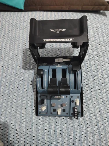 TCA Airbus thrustmaster com Flaps, freios aerodinâmicos é suporte de mesa.