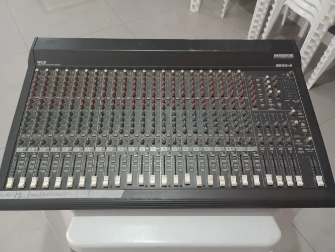 Mesa de Som - Mackie SR24.4 c/ Hard case