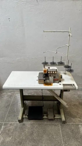 Máquina de costura interlock (siruba)