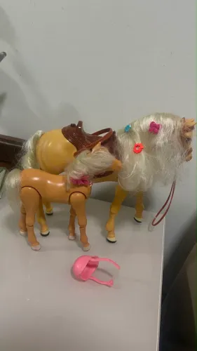 Cavalo e pônei que anda da Barbie