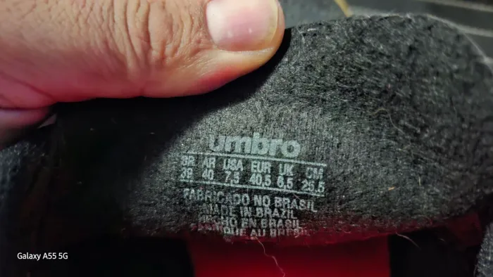 Chuteira umbro 39