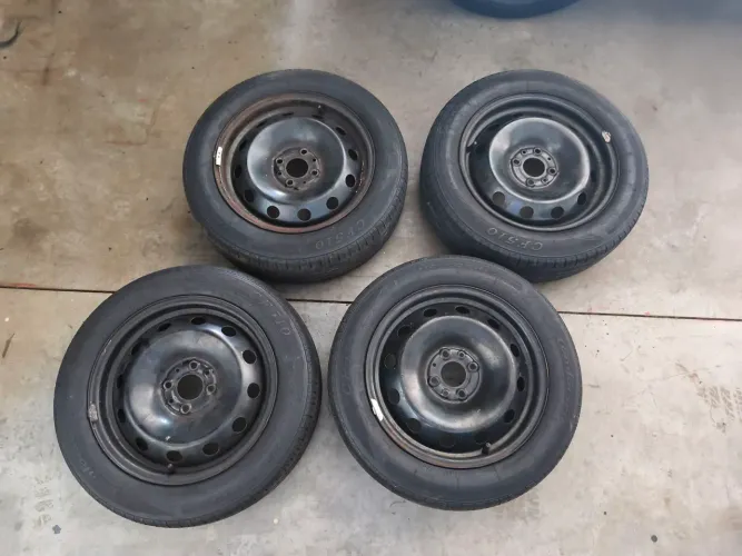 Rodas de ferro com pneu FIAT aro 15