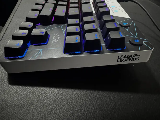 Teclado Mecânico Logitech G Pro Kda League of Legends