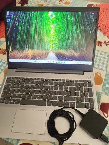 Notebook Lenovo 15,6" - Ideal para Estudos e Tarefas do Dia a Dia! (Usado)