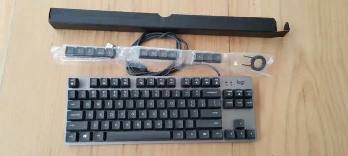 Teclado mecânico Logitech padrão americano