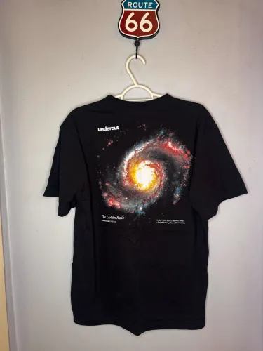 Camiseta Undercut