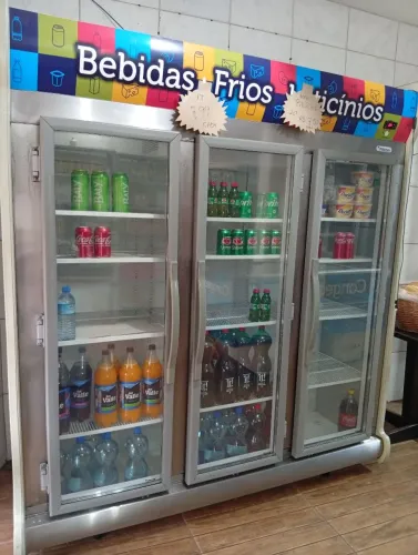 Vendo Frizer expositor 3 portas, funcionando perfeitamente 