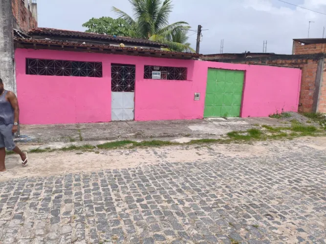 Vendo está casa a 5 minutos do centro.