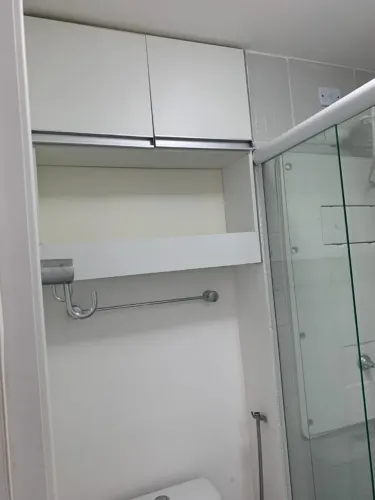 Apartamento 2 quartos sendo um suíte, primeiro andar, moveis planejados, taxas inclusas.