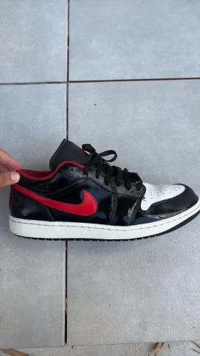 Vendo Nike Air Jordan 1 original, tamanho 44. Usado apenas 5 vezes, excelente estado