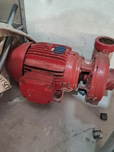 Bomba Centrífuga Thebe THSI-18 7,5 CV com Motor WEG - 38 m³/h - Usada