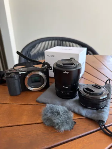 Sony ZV e-10 + Lentes Viltrox AF 23mm F1.4 e Sony 16-50mm
