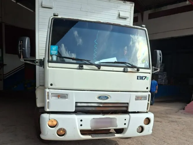 Baú Ford 1317e