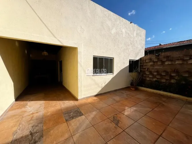 Casa com 2 Quarto(s) e 2 banheiro(s) para Alugar, 10 m² por R$ 1730 / Mês
