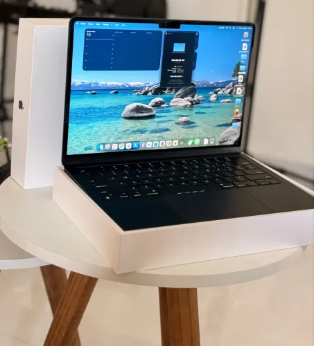 MacBook Air M2 16
