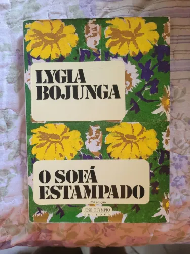 Livro o sofá estampado