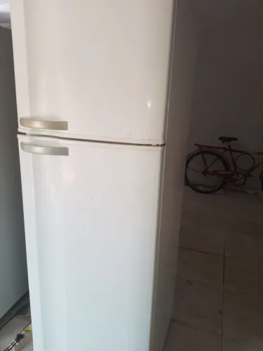 Geladeira dúplex eletrlux 359 litros funciona normal com detalhes em Anápolis