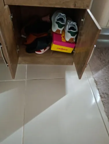 Guarda roupa semi novo