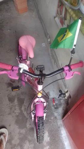 Vende-se essa bicicleta pra criança de 4 a 7 anos