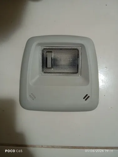 Luz do teto do Onix LT 2018.