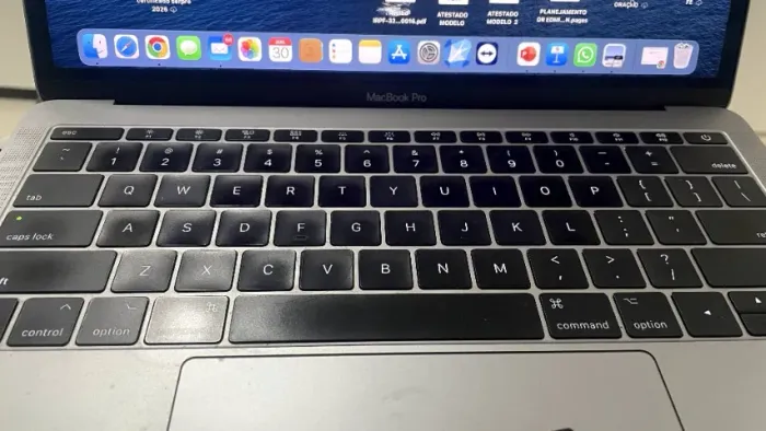 VENDE-SE MACBOOK SEMINOVO