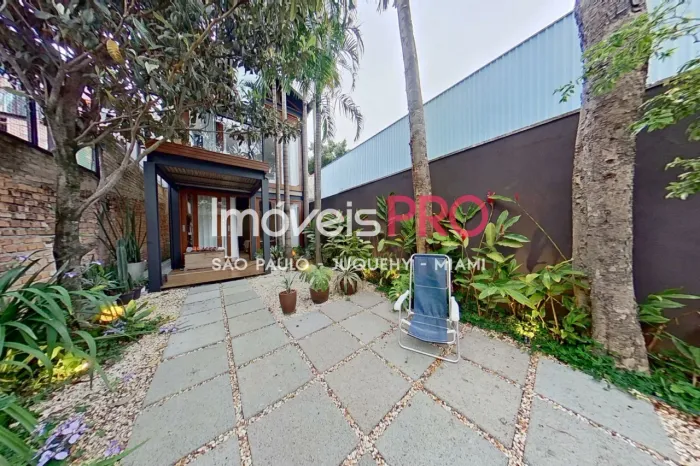 Linda casa comercial com excelente localização na Vila Mariana.