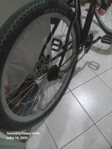 Bicicleta aro 29 400 reaais ou trocar em celular do meu agrado pra vender logo