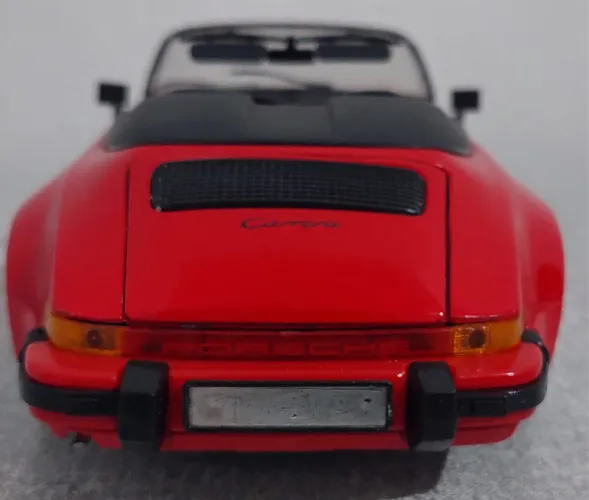 Porsche 911 1:18