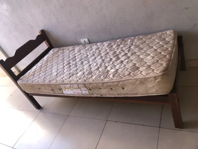 Cama com colchao 