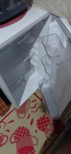 Vendo frigobar novo 4 meses uso