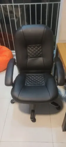 Cadeira de escritório em couro - Confortável e elegante