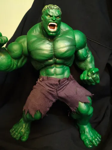 HULK TOYBIZ 30CM (LEIA DESCRIÇÃO)