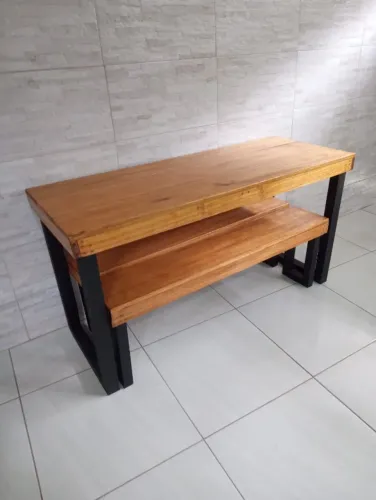 Conjunto de mesa em madeira maciça
