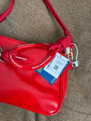 Bolsa Shoulder Cristal Vermelha Alexandre Pavão x Riachuelo