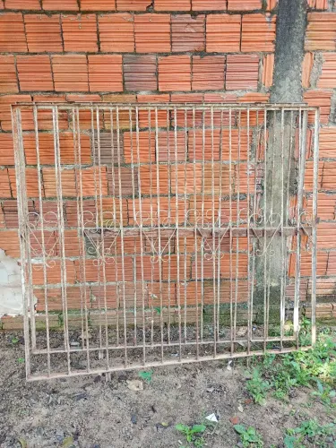 Vende-se 4 grades de ferro 