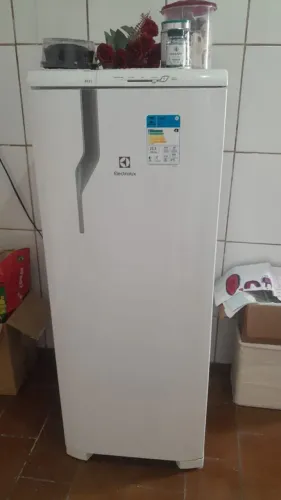 Vendo Geladeira 220W