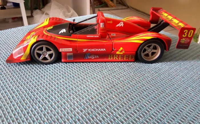 FERRARI 333 SP MOMO DAYTONA 1998 1/18 RARÍSSIMA