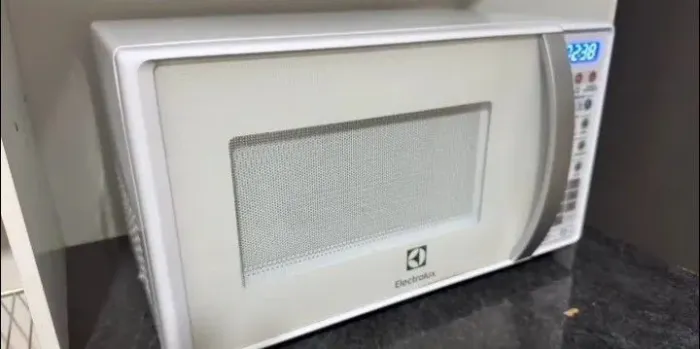 Microondas Eletrolux novo