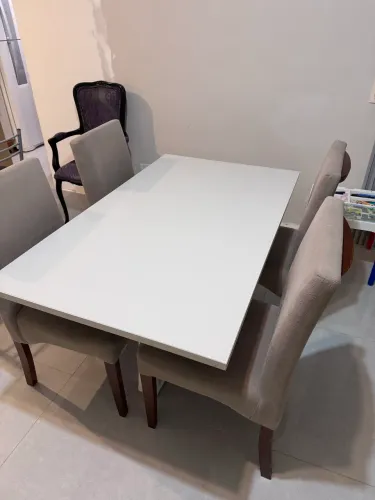 Mesa de Jantar com 4 cadeiras