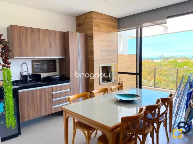 Apartamento com 2 dormitórios à venda por R$ 1.850.000,00 no Campeche