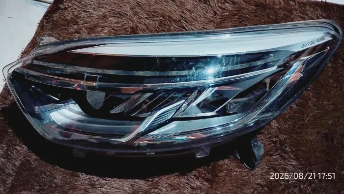 Farol Renault Captur 2022/2024 com Led 