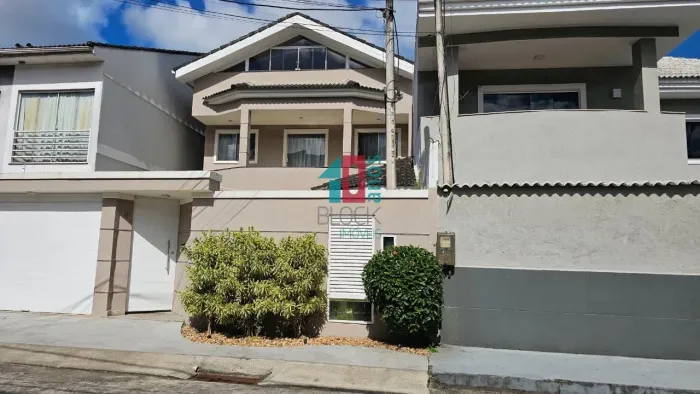 Vargem Pequena | Casa de Condomínio 3 quartos, sendo 3 suites