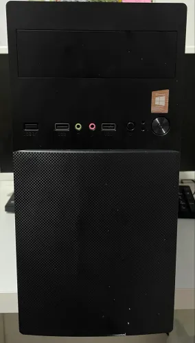 Vende- se PC, acompanha CPU semi nova, teclado e mouse.