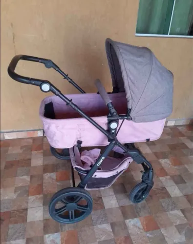 Carrinho com bebê confortável,em ótimo estado,usado pouquíssimas vezes.