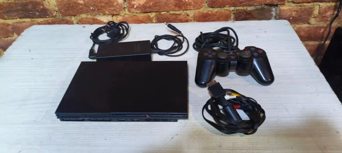 Playstation 2 Slim.
