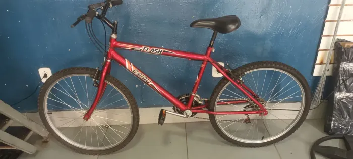 Bicicleta aro 26 masculina semi nova